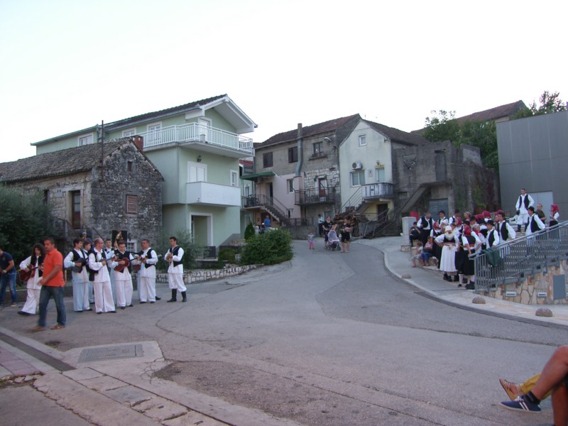 (01)