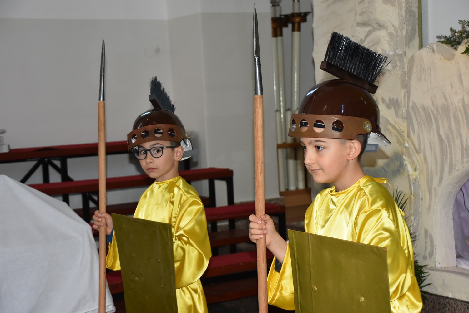 (32)