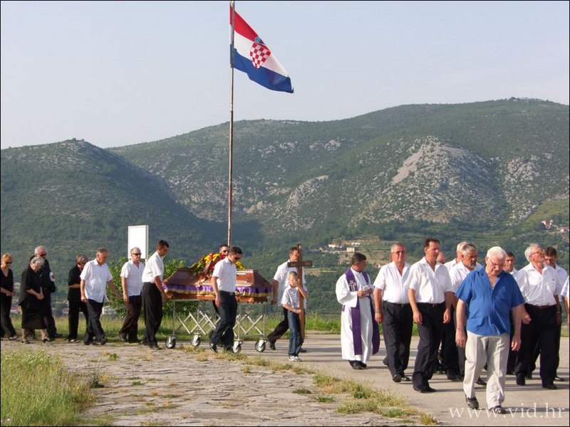 (06)